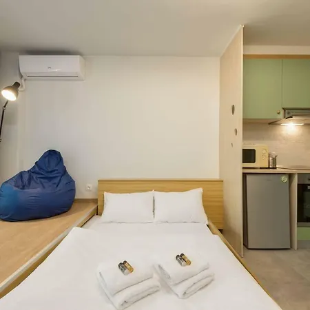 Compact Downtown Studio In Apartment