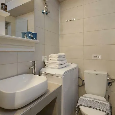 Compact Downtown Studio In Apartment Thessaloniki