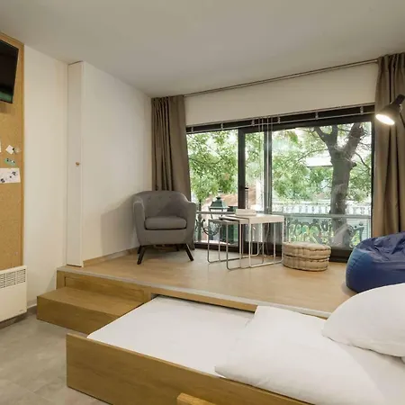 Compact Downtown Studio In Selanik